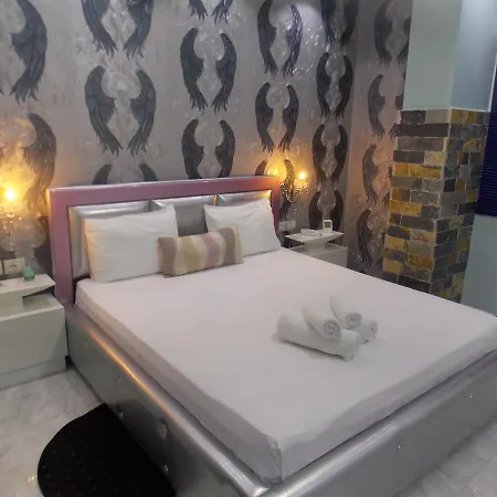 Luxury Seaside Suits 4* Sarandë