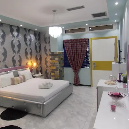 Luxury Seaside Suits Hotel Sarandë